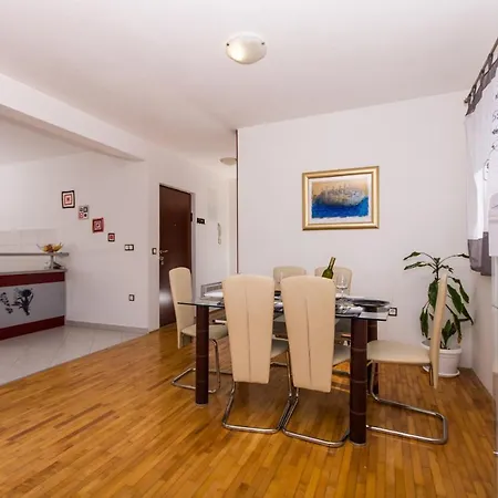 Apartman Leona アパート トロギール