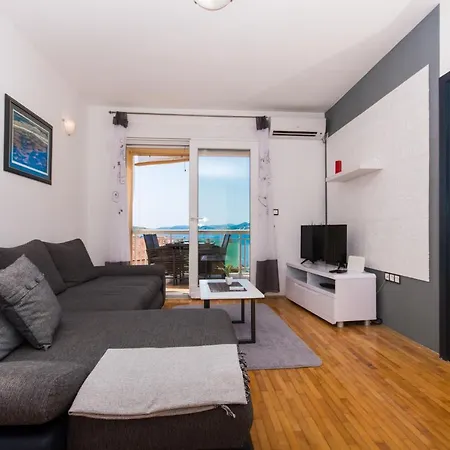 Apartman Leona アパート *