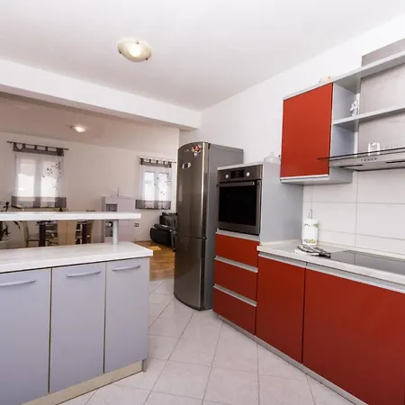 Apartman Leona トロギール