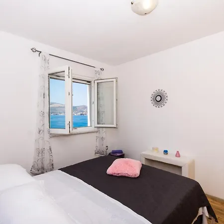 Apartman Leona アパート