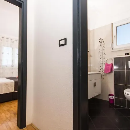 Apartman Leona * トロギール