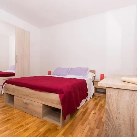 Apartman Leona トロギール